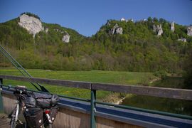 Donaudurchbruch bei Beuron
Burg Wildenstein

Danube gorge near Beuron
Wildenstein Castle (top on cliff)