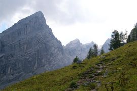 Watzfrau / Watzmann Wife
in der Mitte die Kinder
the childs in center