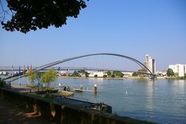 Agglomeration Basel (CH - D - F) 
Rhein / Le Rhin / River Rhine
Hunigue (F, rechts/right) - Passarelle des 3 pays