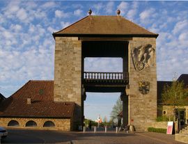 Tritt ein, bring Geld herein
Come in, bring money in (Wine Tor)
