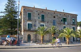 Capitello