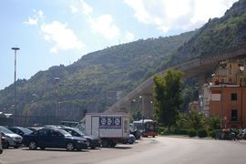 Salerno
westliche Ausfahrt (am Berg)
western gateway (at mountain)
