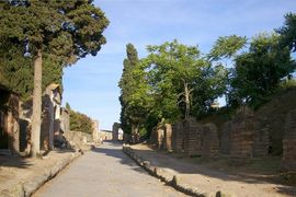 Via delle Tombe