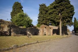 Via delle Tombe