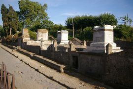 Via delle Tombe