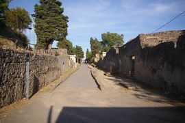 Via delle Tombe