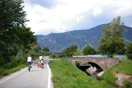 Val d'Adige - bei/near Bolzano / Bozen
Etschradweg
Monti Sarentini / Sarntaler Alpen