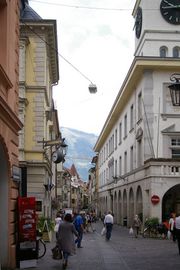 Meran
Laubengasse / Via dei Portici
Stadthaus (rechts/right)