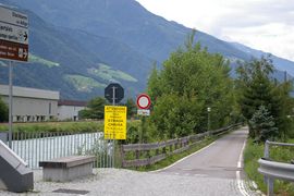 Vinschgau / Val Venosta
nei/near Plaus
Etschradweg