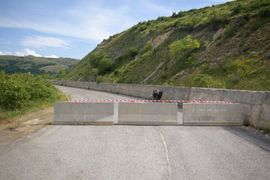 Abruzzo - Gran Sasso d'Italia - Valle del Vasto
strada chiusa!