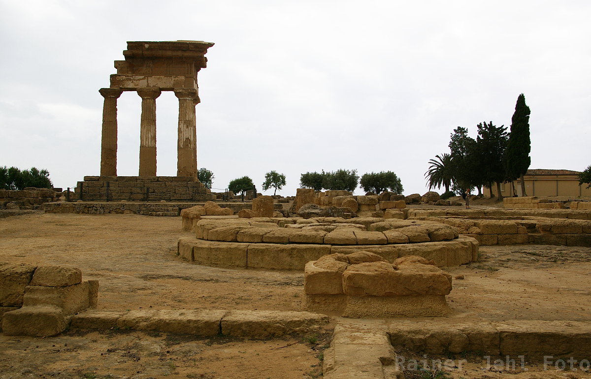 Santuario delle divinita ctonie
Tempio dei Dioscuri