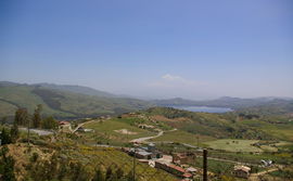 bei/near Agira
Monti Erei - Lago di Pozzillo - Etna