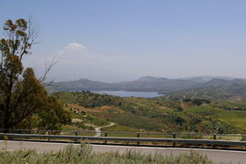 bei/near Agira
Monti Erei - Lago di Pozzillo - Etna