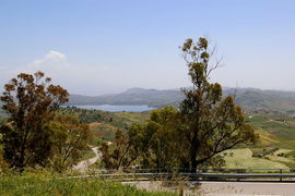 bei/near Agira
Monti Erei - Lago di Pozzillo - Etna