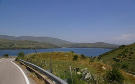 bei/near Agira
Lago di Pozzillo - Etna