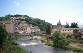 Cosenza vecchia
confluenza Fiume Busento - Fiume Crati
Chiesa San Domenico