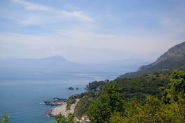 bei/near Maratea
Golfo di Policastro
Cilento (hinten/back)
