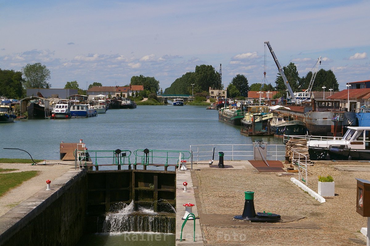 Canal de Bourgogne
St-Jean-de-Losne
port