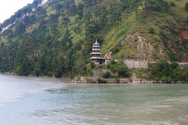 Beas Valley
near Aut 
Beas River