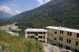 Kullu Valley
Beas River
construction