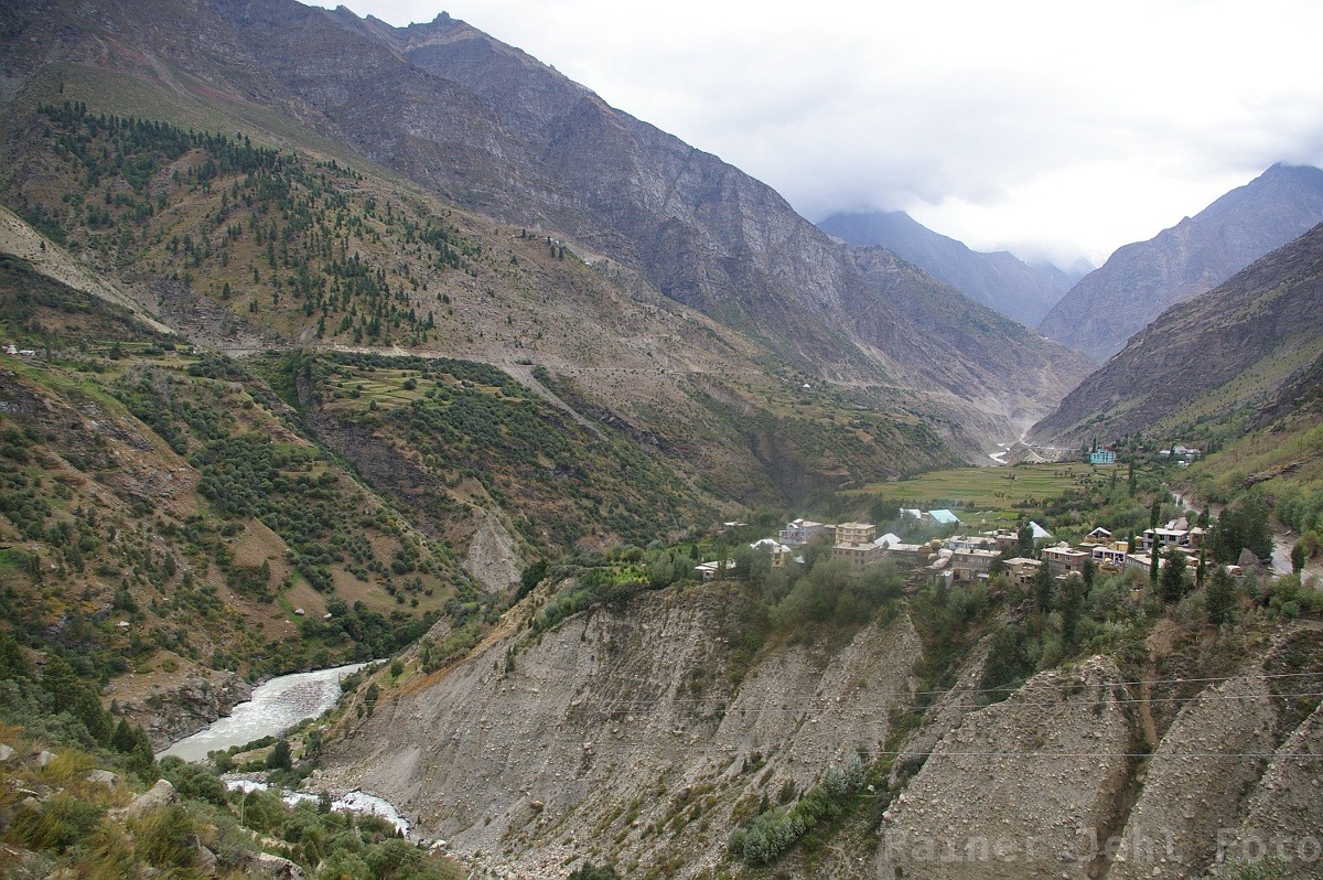 Bagha Valley
near Keylong
Bagha River
Khardang