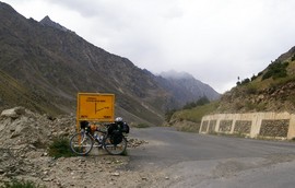 near Darcha
road to Shingo La