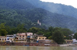 Rishikesh
Swarg Ashram
Ganga River
Bhuthnat Mandir (on hill / oberhalb)