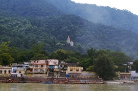 Rishikesh
Swarg Ashram
Ganga River
Bhuthnat Mandir (on hill / oberhalb)