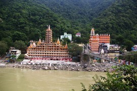 Rishikesh
Laxman Jhula
Trayambakeshwar Mandir - Swarg Niwas Mandir
Ganga River