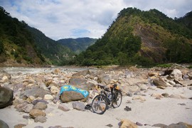 near Rishikesh
next Phool Chatti
Ganga River