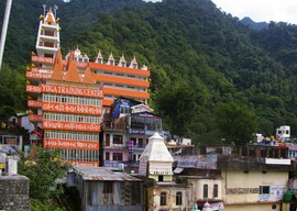 Rishikesh
Laxman Jhula
Swarg Niwas Mandir